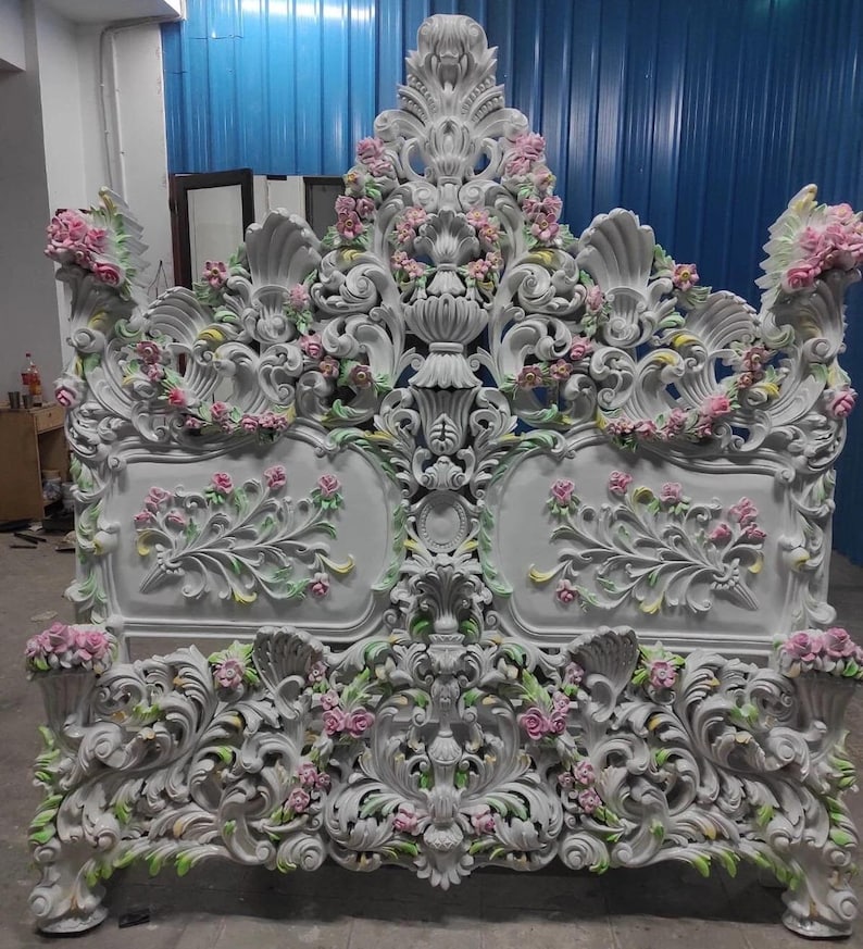 Balinese Teak Wood Bed Frame: Intricate Carvings, King Size